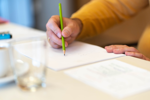 Personen am Tisch bei Competence on Top