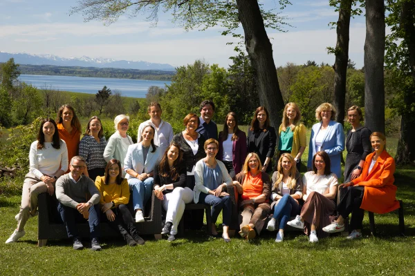 Personen am Tisch bei Competence on Top