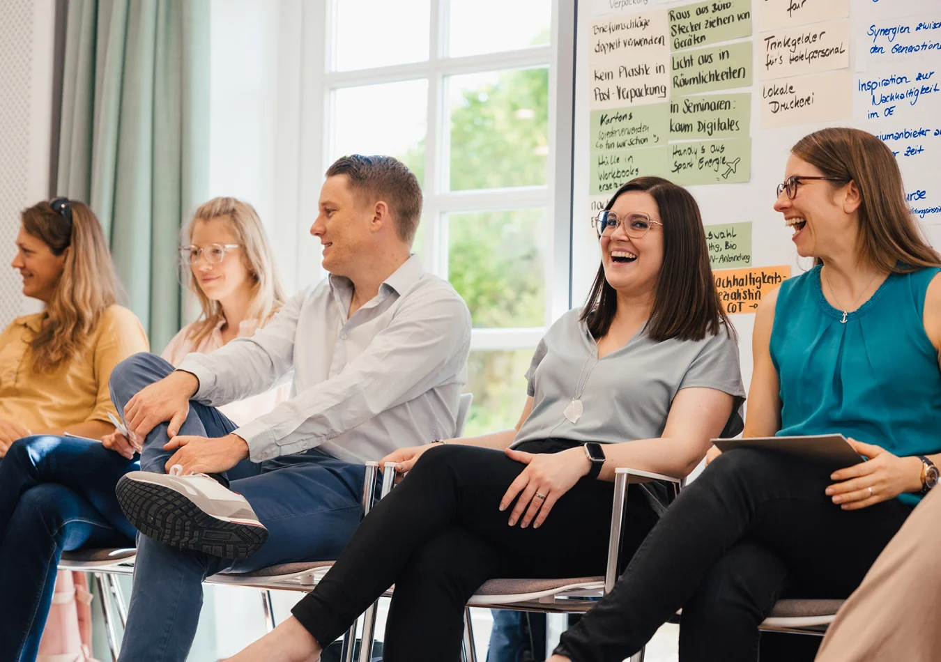 Personen im Kurs Tisch bei Competence on Top