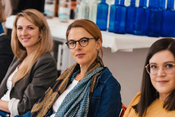 Personen am Tisch bei Competence on Top