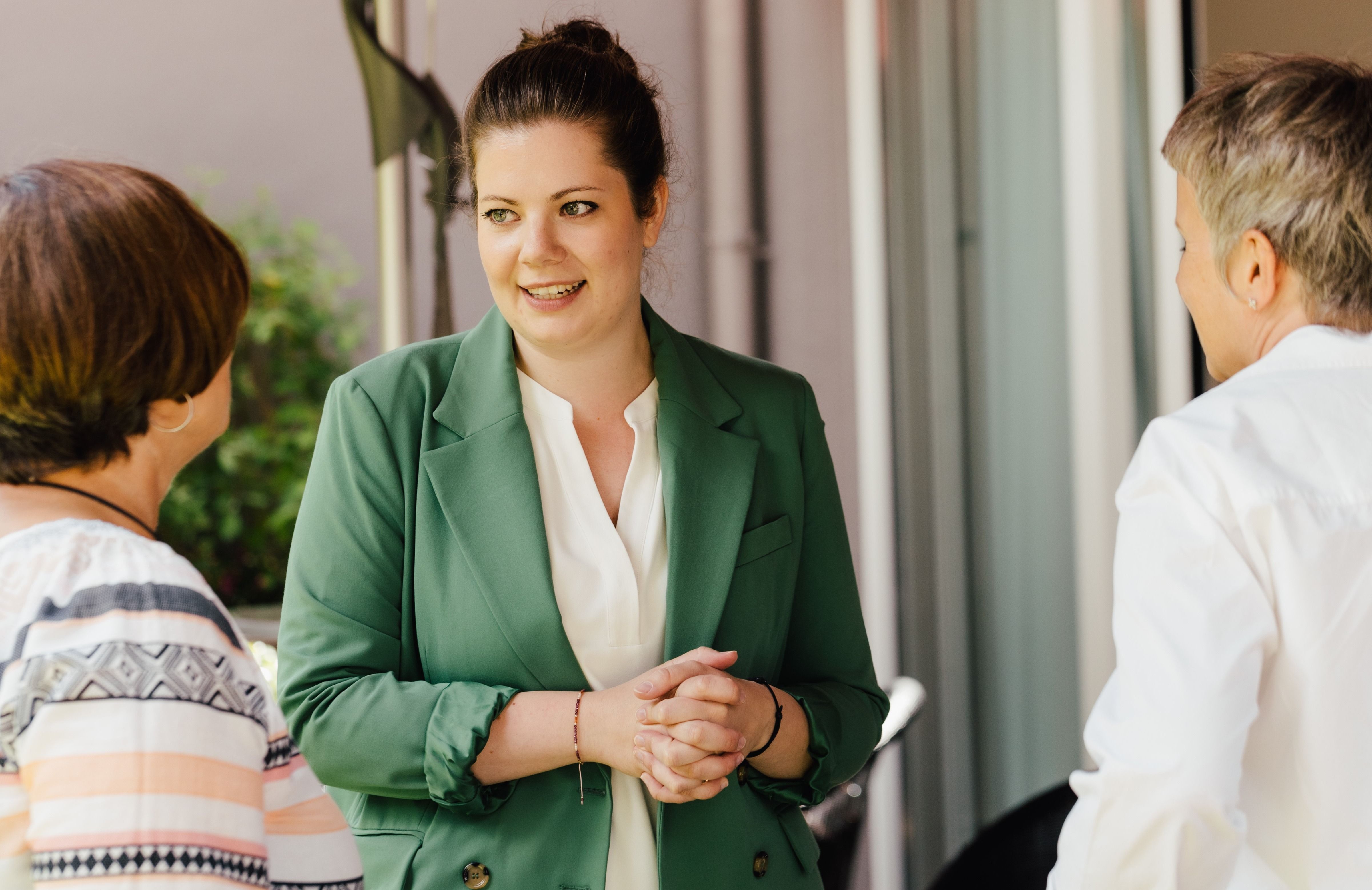 Personen im Kurs Tisch bei Competence on Top